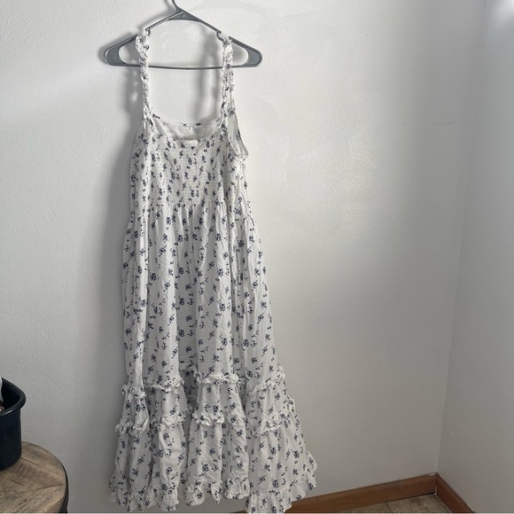 Universal Thread Maxi Dress Size 1X  White Blue Floral Tiered Sleeveless Flowy - Picture 9 of 13